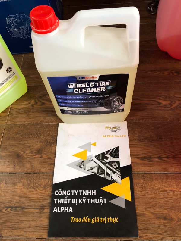 Dung dịch tẩy lốp và lazang Wheel Tire Cleaner